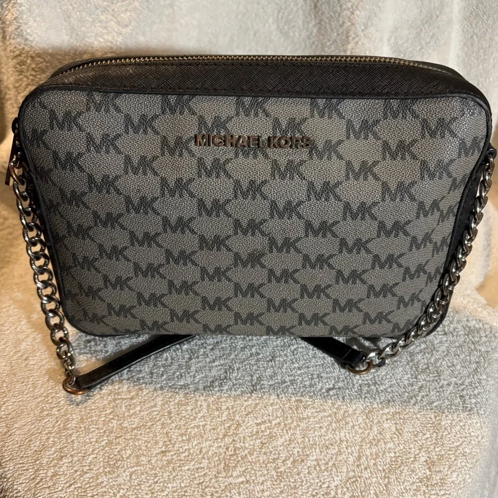 COPY - Michael korss jet set east to west crossbody large logo bag